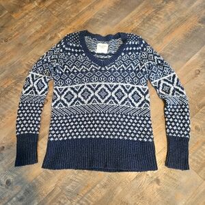 Abercrombie & Fitch Blue and White Patterned Sweater
